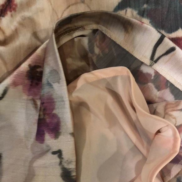 Sara Campbell beige/ pink floral shirt sleeve ruched midi - Picture 5 of 7